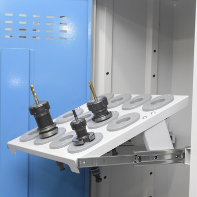 Slanted or straight pull-out shelves